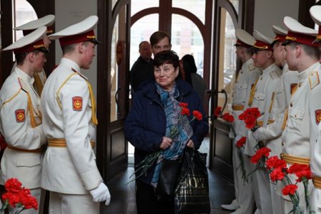 Накануне Дня освобождения Одессы от фашистских захватчиков школьники пели о войне (фото)