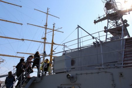 Школьники побывали на военных кораблях национального флота Украины (фото)