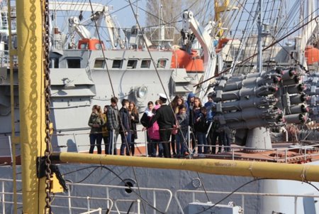Школьники побывали на военных кораблях национального флота Украины (фото)