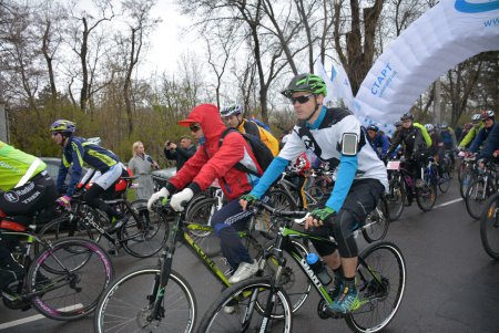 Международная «Велосотка-2017» в Одессе: пять стран, две тысячи участников, усиленная мото- и техподдержка (фото)