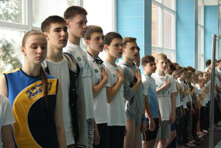 Для воспитанников «Академии спорта» в третий раз голубая вода стала легкой и победной (фото)