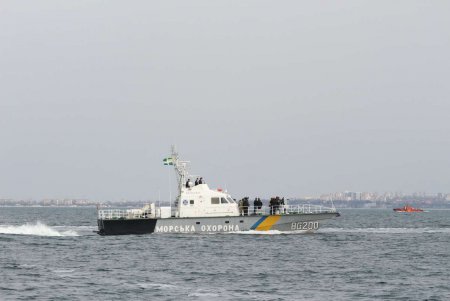 Военные моряки и пограничники почтили память освободителей Одессы (фото)