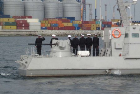 Военные моряки и пограничники почтили память освободителей Одессы (фото)