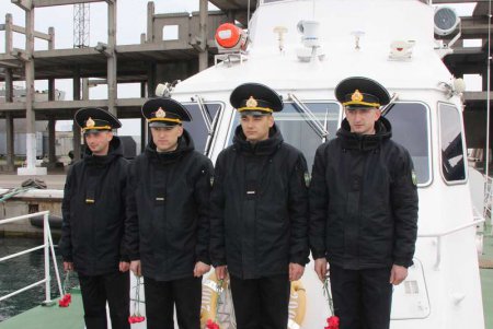 Военные моряки и пограничники почтили память освободителей Одессы (фото)