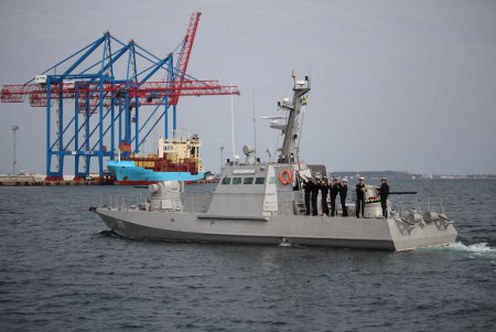 Военные моряки и пограничники почтили память освободителей Одессы (фото)