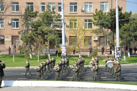 День освобождения Одессы: праздничное возложение к стеле «Крылья Победы», военные мотивы и парад духовых оркестров (фото) 