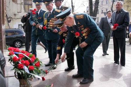 Ко Дню освобождения Одессы памятник одесситу и маршалу перестал быть монументом вандализму (фото)   