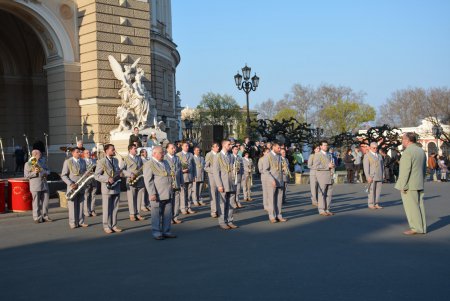 Духовые оркестры сделали музыкальный подарок городу-герою, городу-победителю (фото)