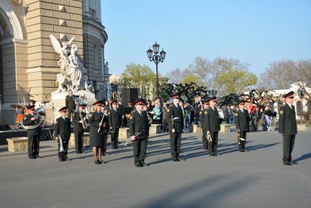 Духовые оркестры сделали музыкальный подарок городу-герою, городу-победителю (фото)