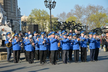 Духовые оркестры сделали музыкальный подарок городу-герою, городу-победителю (фото)