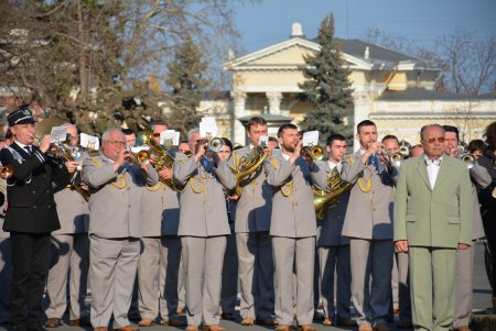 Духовые оркестры сделали музыкальный подарок городу-герою, городу-победителю (фото)