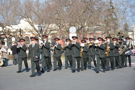 Духовые оркестры сделали музыкальный подарок городу-герою, городу-победителю (фото)