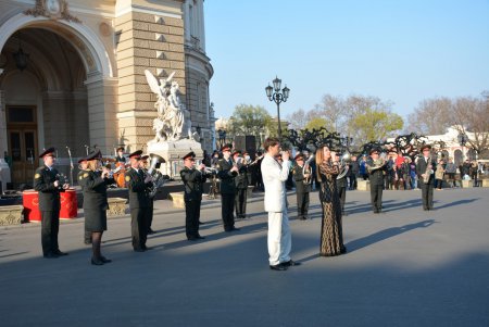 Духовые оркестры сделали музыкальный подарок городу-герою, городу-победителю (фото)