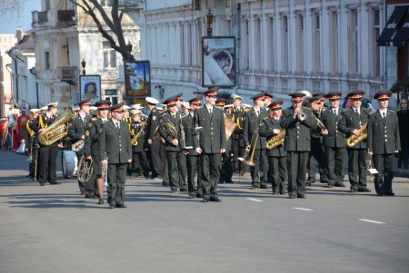 Духовые оркестры сделали музыкальный подарок городу-герою, городу-победителю (фото)