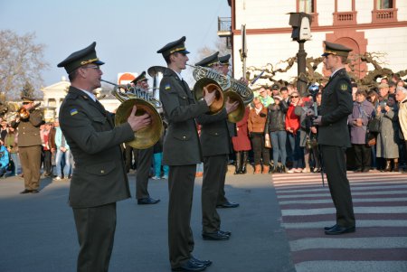 Духовые оркестры сделали музыкальный подарок городу-герою, городу-победителю (фото)