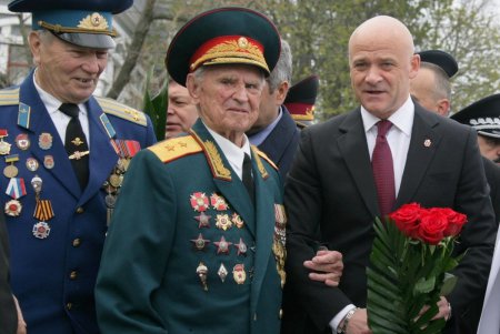 Аллея Славы и памятник Неизвестному матросу — две знаковых точки на карте и в душе города-героя Одессы спустя 73 года  после его освобождения (фоторепортаж)