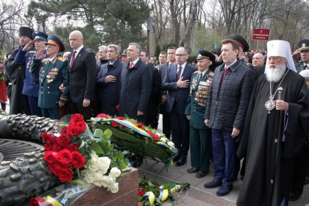 Аллея Славы и памятник Неизвестному матросу — две знаковых точки на карте и в душе города-героя Одессы спустя 73 года  после его освобождения (фоторепортаж)