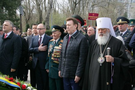 Аллея Славы и памятник Неизвестному матросу — две знаковых точки на карте и в душе города-героя Одессы спустя 73 года  после его освобождения (фоторепортаж)
