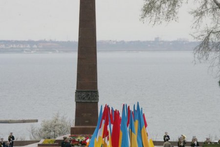 Аллея Славы и памятник Неизвестному матросу — две знаковых точки на карте и в душе города-героя Одессы спустя 73 года  после его освобождения (фоторепортаж)