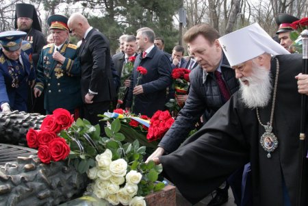 Аллея Славы и памятник Неизвестному матросу — две знаковых точки на карте и в душе города-героя Одессы спустя 73 года  после его освобождения (фоторепортаж)