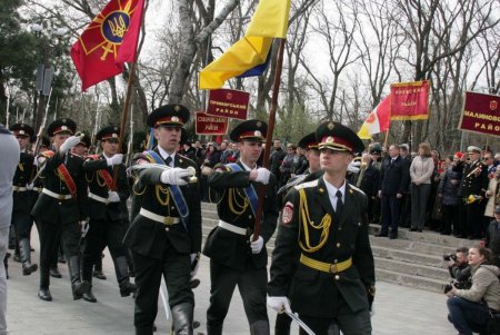 Аллея Славы и памятник Неизвестному матросу — две знаковых точки на карте и в душе города-героя Одессы спустя 73 года  после его освобождения (фоторепортаж)