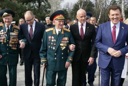 Аллея Славы и памятник Неизвестному матросу — две знаковых точки на карте и в душе города-героя Одессы спустя 73 года  после его освобождения (фоторепортаж)