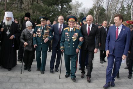Аллея Славы и памятник Неизвестному матросу — две знаковых точки на карте и в душе города-героя Одессы спустя 73 года  после его освобождения (фоторепортаж)