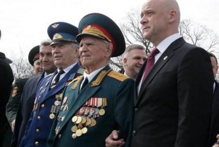 Аллея Славы и памятник Неизвестному матросу — две знаковых точки на карте и в душе города-героя Одессы спустя 73 года  после его освобождения (фоторепортаж)