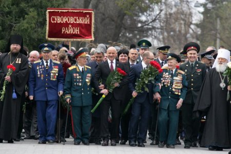 Аллея Славы и памятник Неизвестному матросу — две знаковых точки на карте и в душе города-героя Одессы спустя 73 года  после его освобождения (фоторепортаж)