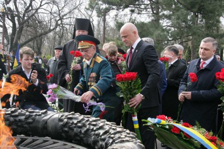 Аллея Славы и памятник Неизвестному матросу — две знаковых точки на карте и в душе города-героя Одессы спустя 73 года  после его освобождения (фоторепортаж)