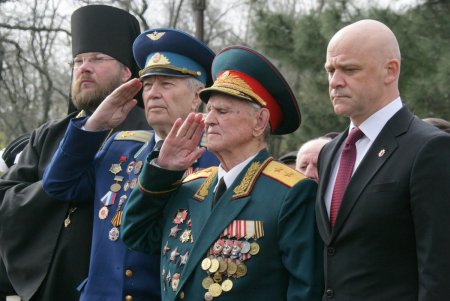 Аллея Славы и памятник Неизвестному матросу — две знаковых точки на карте и в душе города-героя Одессы спустя 73 года  после его освобождения (фоторепортаж)