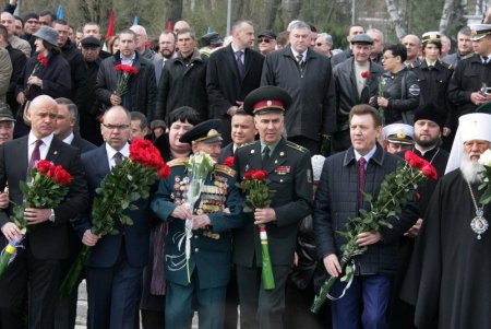 Аллея Славы и памятник Неизвестному матросу — две знаковых точки на карте и в душе города-героя Одессы спустя 73 года  после его освобождения (фоторепортаж)