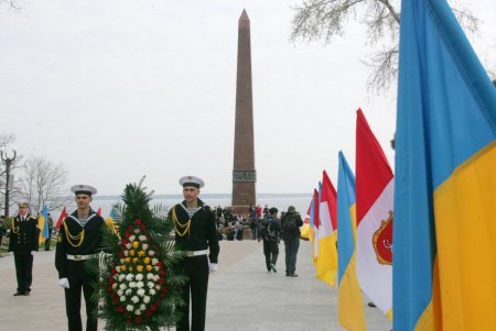 Аллея Славы и памятник Неизвестному матросу — две знаковых точки на карте и в душе города-героя Одессы спустя 73 года  после его освобождения (фоторепортаж)