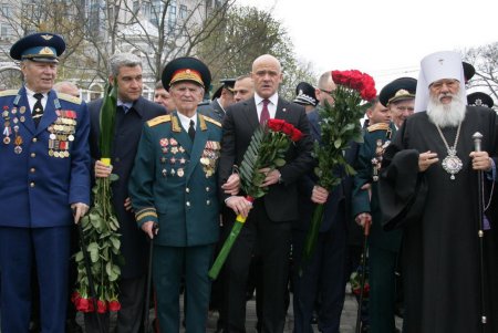 Аллея Славы и памятник Неизвестному матросу — две знаковых точки на карте и в душе города-героя Одессы спустя 73 года  после его освобождения (фоторепортаж)