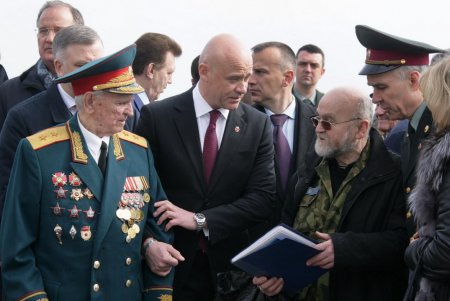 Аллея Славы и памятник Неизвестному матросу — две знаковых точки на карте и в душе города-героя Одессы спустя 73 года  после его освобождения (фоторепортаж)