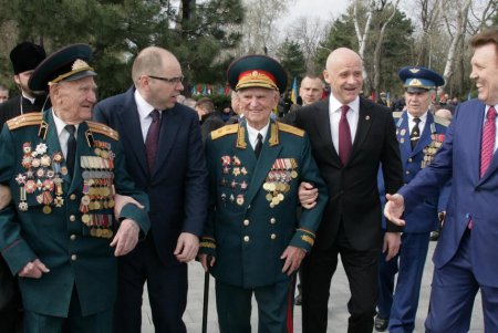 Аллея Славы и памятник Неизвестному матросу — две знаковых точки на карте и в душе города-героя Одессы спустя 73 года  после его освобождения (фоторепортаж)