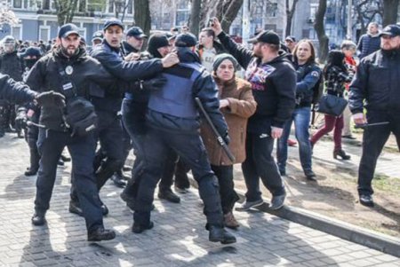 Глава Нацполиции Одесской области пообещал провести проверку действий подчиненных (фото, видео)