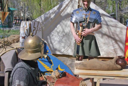 На Дерибасовской временно расположились «римляне» (фоторепортаж)
