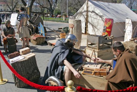 На Дерибасовской временно расположились «римляне» (фоторепортаж)