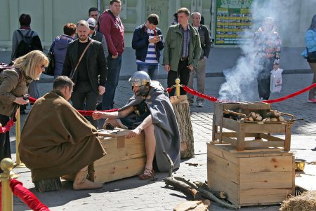 На Дерибасовской временно расположились «римляне» (фоторепортаж)