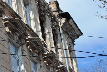 Первый вице-мэр проверил выполнение работ по восстановлению домов на Княжеской и Декабристов (фото)