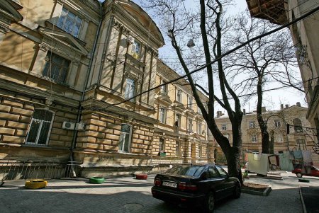 Знаменитые  исторические Павловские дома обрели деталь современности (фоторепортаж) 