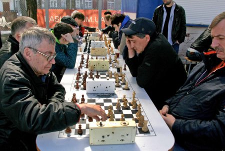 В Старобазарном сквере – спортивный праздник (фоторепортаж)