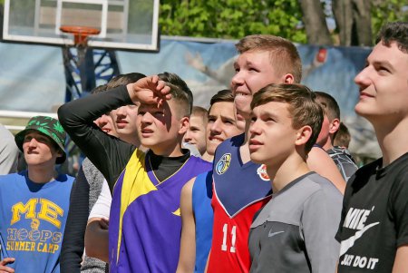В Старобазарном сквере – спортивный праздник (фоторепортаж)