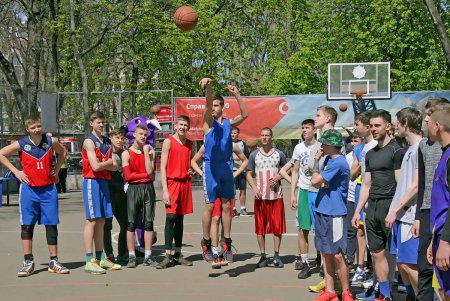 В Старобазарном сквере – спортивный праздник (фоторепортаж)