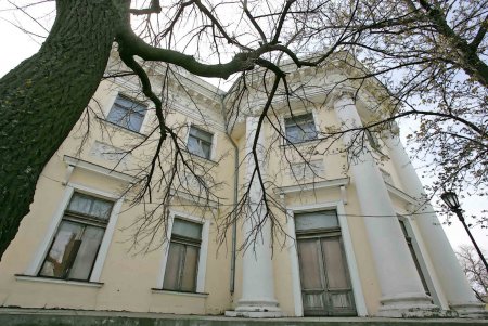 Воронцовский комплекс застыл в ожидании омоложения (фоторепортаж)