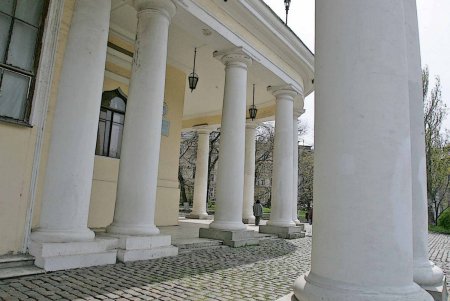 Воронцовский комплекс застыл в ожидании омоложения (фоторепортаж)