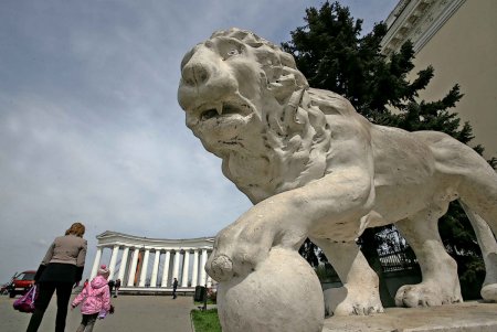 Воронцовский комплекс застыл в ожидании омоложения (фоторепортаж)