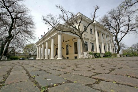 Воронцовский комплекс застыл в ожидании омоложения (фоторепортаж)