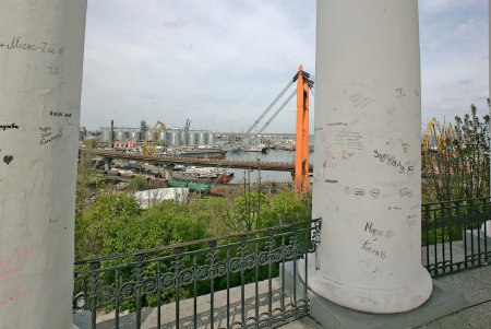 Воронцовский комплекс застыл в ожидании омоложения (фоторепортаж)